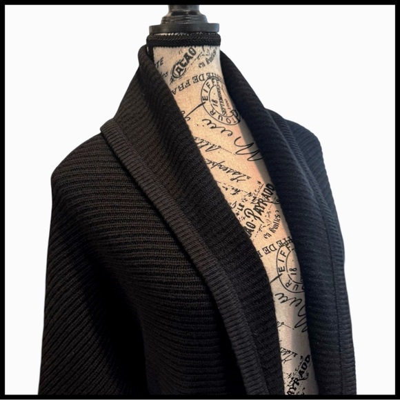 Todd & Duncan Women's Cashmere Kimono Sweater. Black. Small - Picture 7 of 11